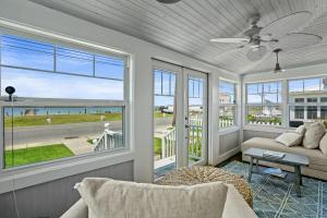 Touch of Grey- Waterfront, Pet Friendly