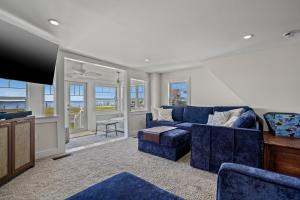 Touch of Grey- Waterfront, Pet Friendly