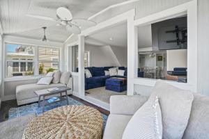 Touch of Grey- Waterfront, Pet Friendly