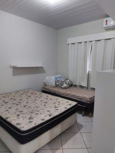 Casa ampla com 3 quartos com ar condicionado a 50mts da praia