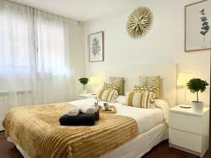 Apto Céntrico Piscina Urbanización Garaje Gratis - Campijo