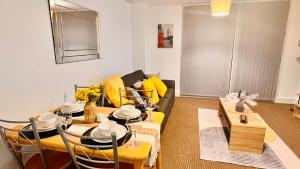Birmingham City Centre Apartment with Parking