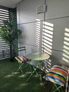 Appartements Appart Lumineux 2ch proche Pres d-Arenes avec wifi tv et patio : photos des chambres