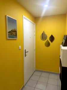 Appartements Appart Lumineux 2ch proche Pres d-Arenes avec wifi tv et patio : photos des chambres