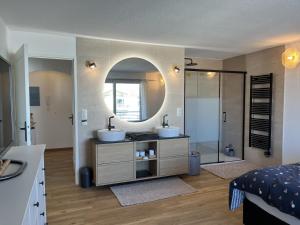 Port Frejus, 150 m de la plage, tres rare a la loc