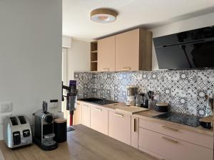 Port Frejus, 150 m de la plage, tres rare a la loc