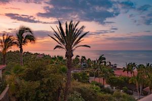 Beautiful 3 Bd Villa with Staff and Steps from the Beach in Del Mar Palmilla