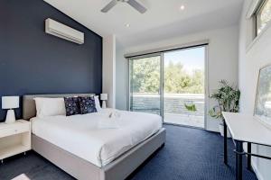 Ocean Grove beach river & cafe lifestyle