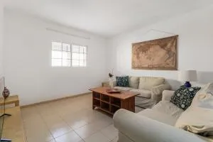 Sardina Beach Vista Retreat - Ґальдар