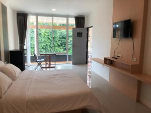 Pai Casita walking street