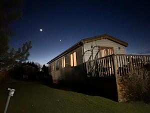 42 pine lodge & sea views