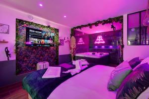 Appartements L-Inseparable - Jacuzzi - Terrasse - Parking - Velos : Studio avec Baignoire Spa