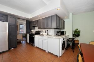 5 Bedroom 2 Bath Full Floor Midtown