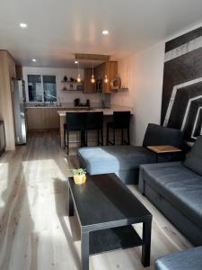 6 miles from Disney, Book your dream vacations!