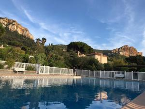 Sunset villa tennis et piscine collectif