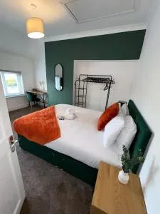 Spacious 4 Bedroom House with Free Parking & Fast WiFi, near A66 - 蒂诗上的索纳比