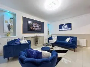 Dashing And Distinctive Dwelling W Rooftop Garden - Rhondda