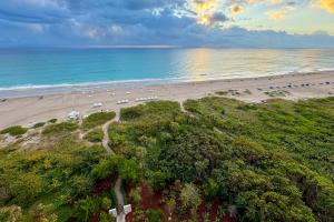 Condo at Amrit Ocean Resort with Panoramic Views