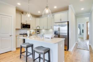 Lake Greenwood Getaway w Docks & Waterfront Views