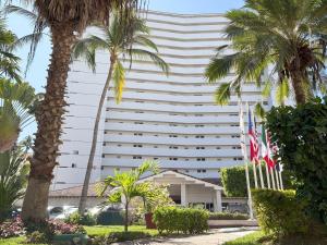 Beachfront & Partial View!