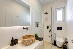 Silver Apartment Aeras
