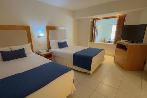 Partial View with bars and beach access!