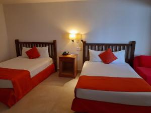 Spacious, standard with beach access & wifi!