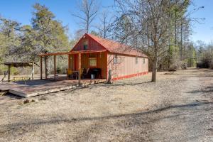 3 Mi to Greers Ferry Lake Peaceful Cabin with Deck!