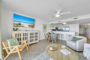 Pelican Isle 215 The Emerald Spritz