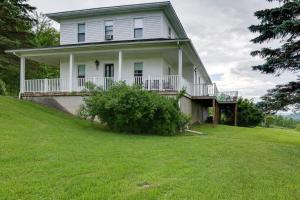 On 12-Acre Lot: Lawrenceville Apt w Lake View