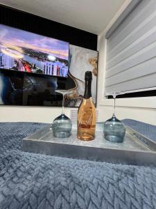 BALENCIAGA Star Suite 5 mins from Hard Rock Stadium & The Guitar