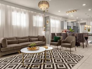 1826SD Amazing 5BR Villa in Windsor Island Near Clubhouse