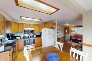 2 Bed 1 Bath Vacation home in Seaside