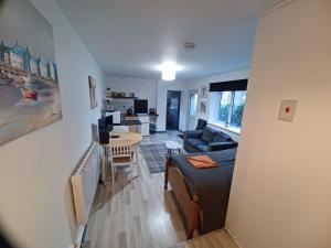 Cosy Garden Flat near Bay & City Centre - Fast Wifi, 5 mins to centre