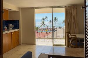 Partial Oceanfront View & Restaurants!