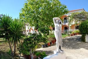 Dennis Apartments - 3hvězdičkové hotely ve městě Kalamaki