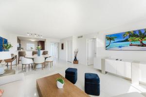 Beachside Modern 2BR 2BA
