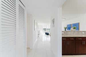 Beachside Modern 2BR 2BA