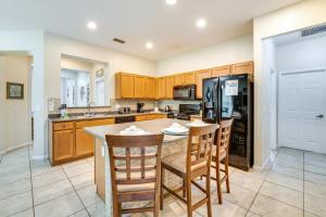 10 Mi to Disney Home with Game Room and Lanai!