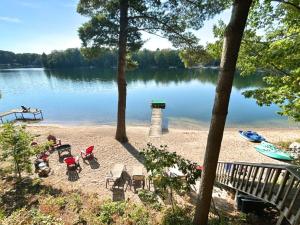 Lakefront Hot Tub Getaway
