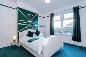 Chic victorian 2-bed duplex flat - free parking