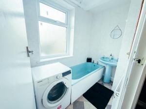 Chic victorian 1 bed flat - sleeps 4 - free parking - pet friendly