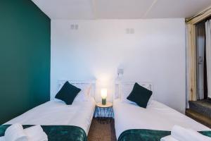 Chic victorian 2-bed duplex flat - free parking