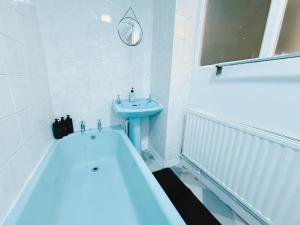 Chic victorian 2-bed duplex flat - free parking