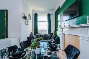 Chic victorian 2-bed duplex flat - free parking