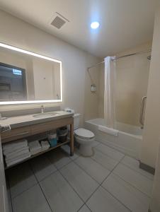 Studio Queen Suite room in Candlewood Suites Loveland an IHG Hotel