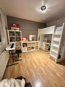 Family house near airport