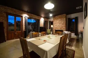 Monument House - ستراثالبين