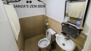 Modern 2BR Condo with Terrace,Netflix,Pool,& WiFi