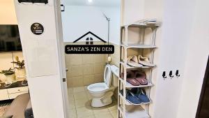 Modern 2BR Condo with Terrace,Netflix,Pool,& WiFi